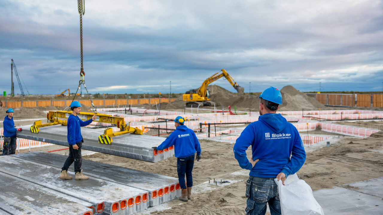 Medewerkers van Slokker Bouwgroep op de bouwplaats